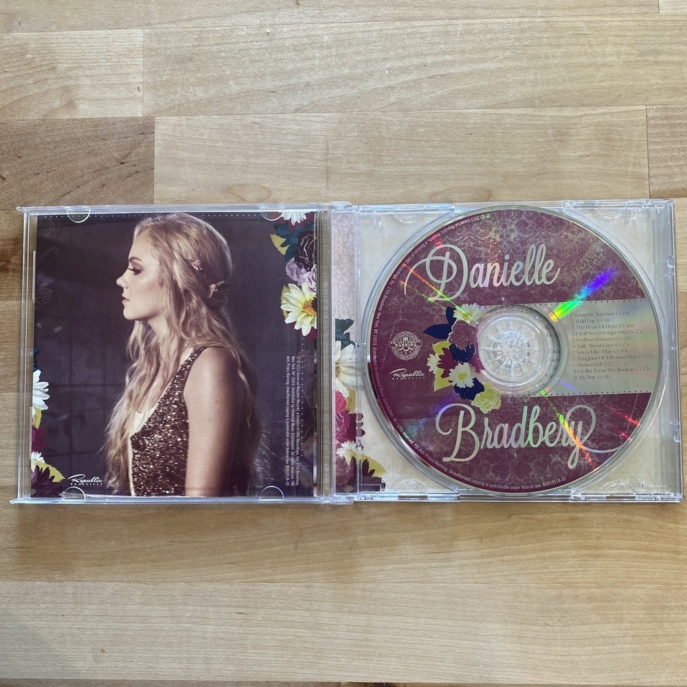 Danielle Bradbery – Danielle Bradbery CD 2013 Debut Album Country Republic - Picture 3 of 3